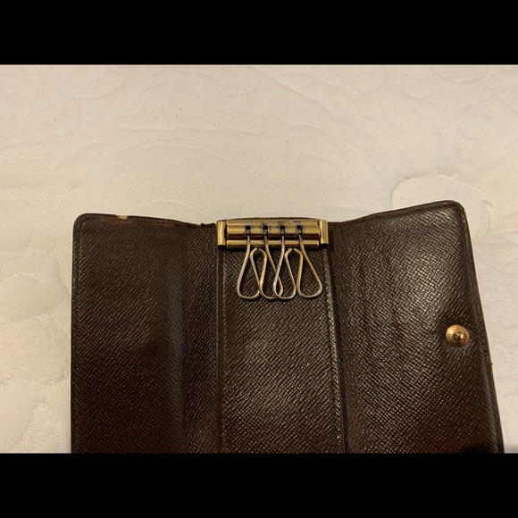 Authentic Louis Vuitton 4 Key Holder - Picture 5 of 8